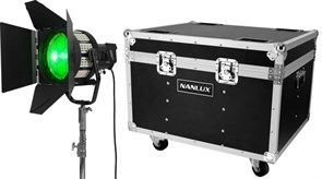 Светодиодный прожектор Nanlux Evoke 900C RGB с линзой Френеля FL-35YK и полетным кейсом
