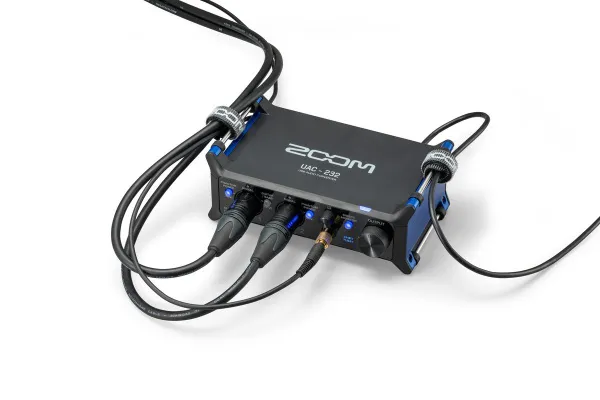 Внешняя звуковая аудиокарта Zoom UAC-232