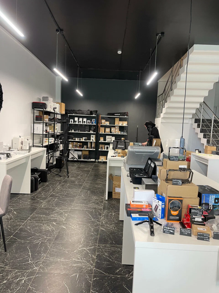 Магазин Фотофрог внутри