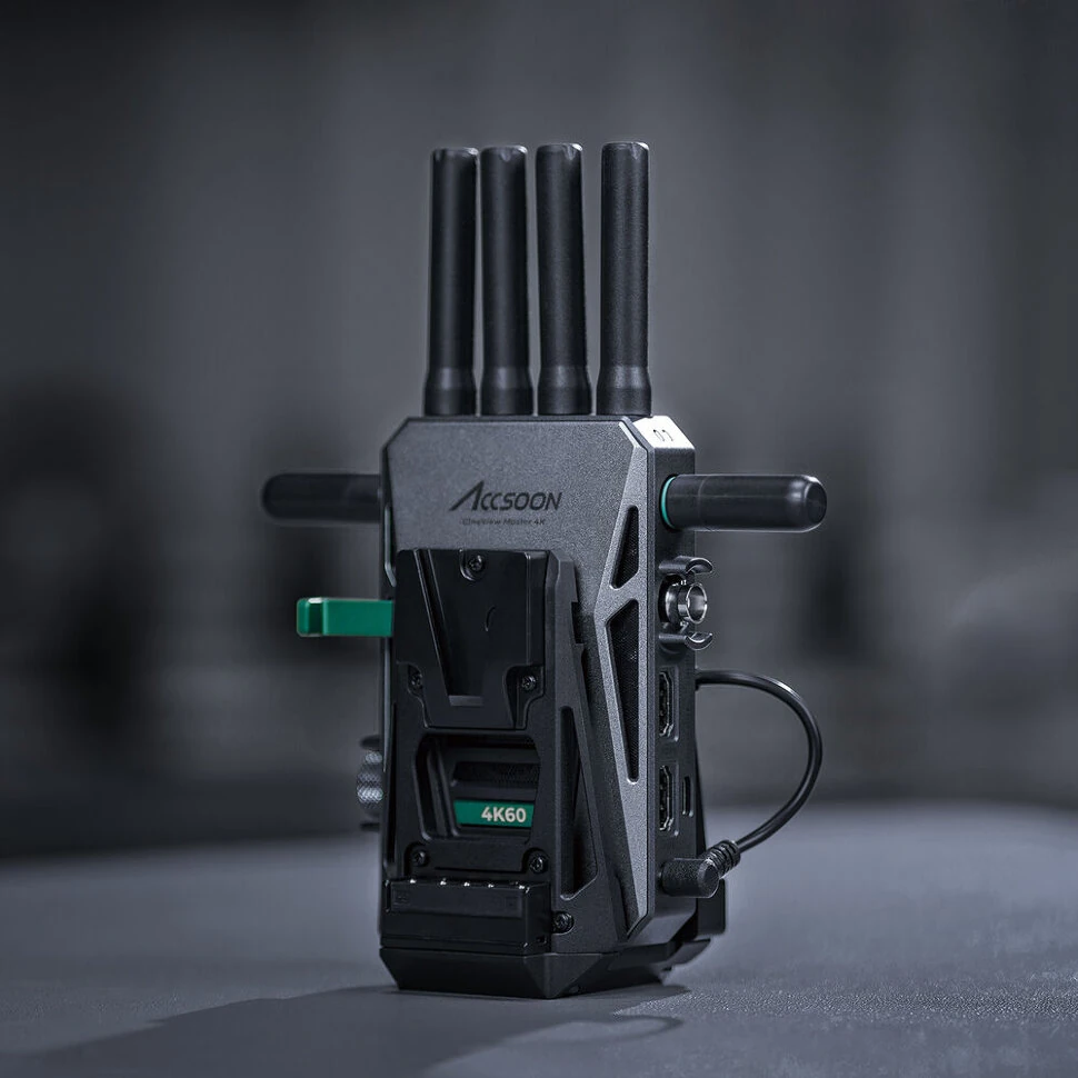 Крупный план адаптера Accsoon ACC32 V-Lock / V-Mount