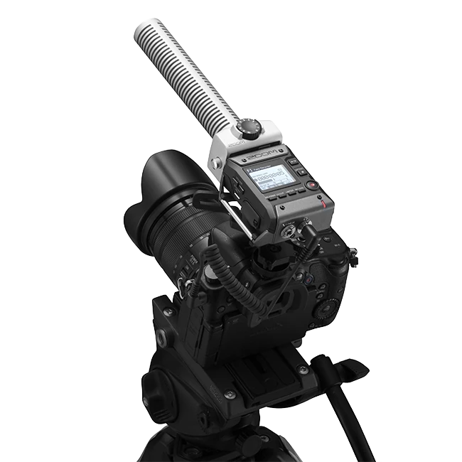 Крупный план комплекта Zoom ZF1LP рекордер F1 и петличный микрофон LMF-1