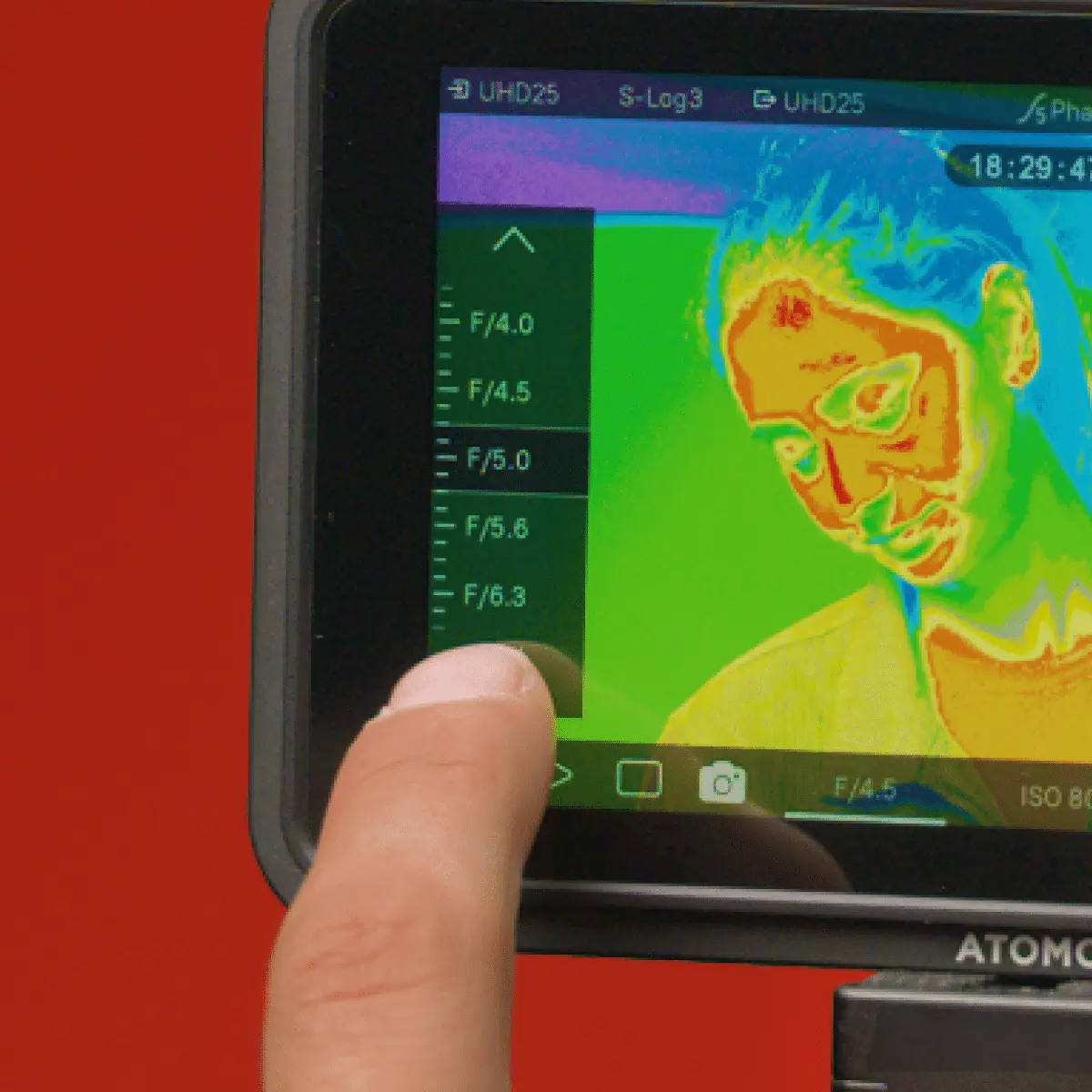 Мониторинг на площадке: какие экраны используют в видеосъёмке