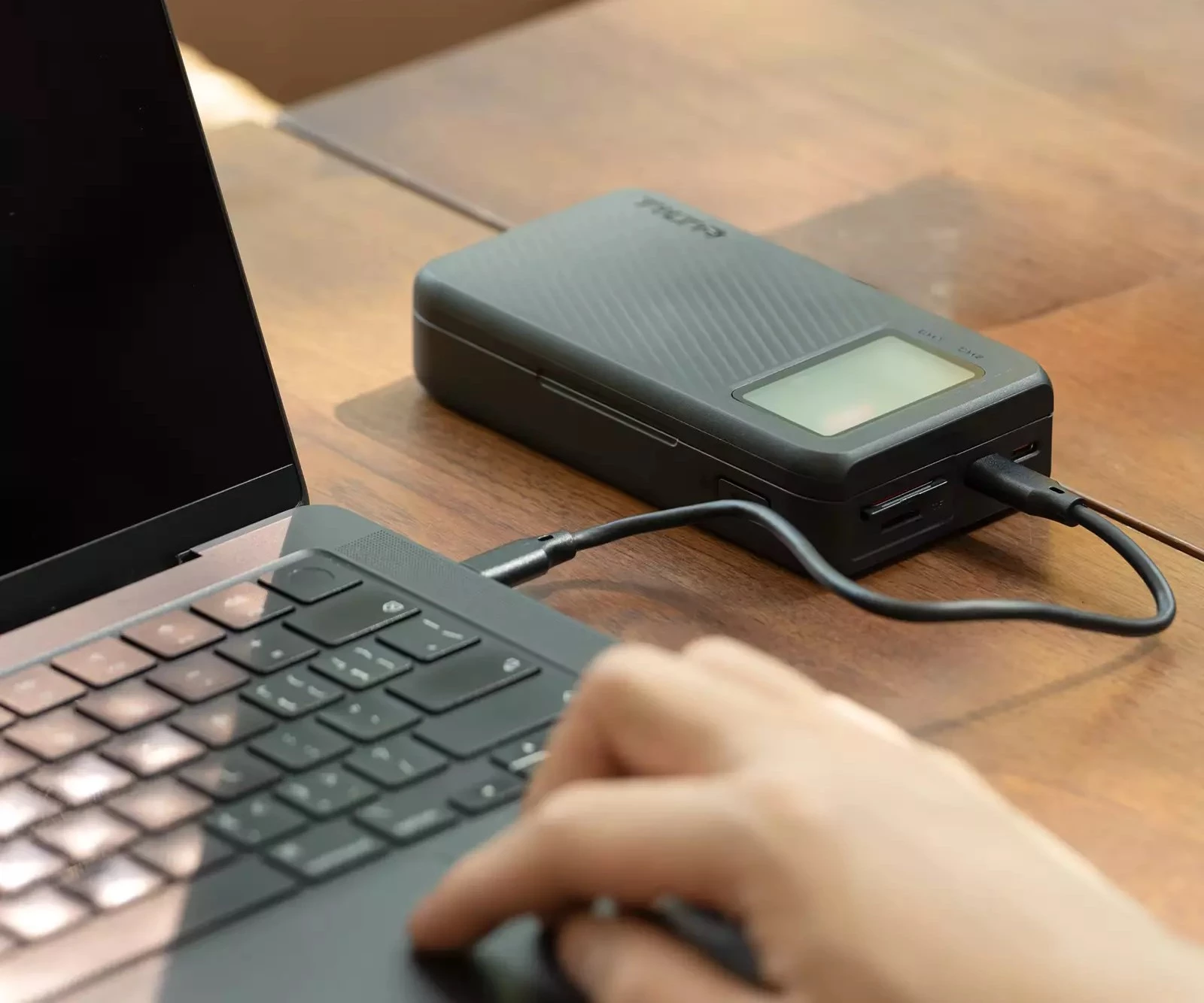 Применение зарядного устройства Tilta TBC-ARC-FZ100-B All-in-One Recharge Companion для NP-FZ100