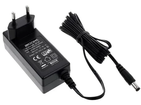 Крупный план адаптера питания Zoom AD-19