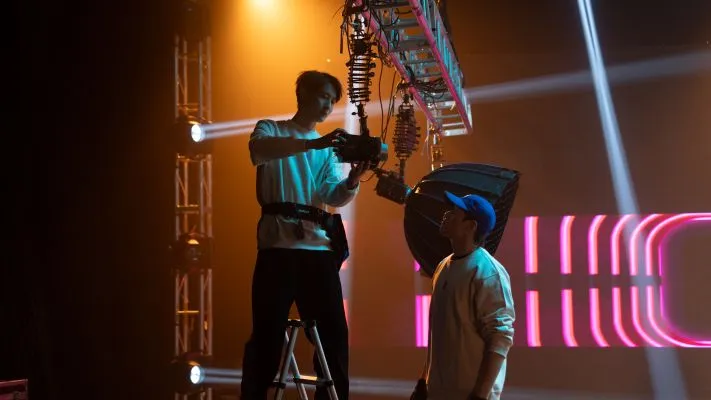 Amaran Halo 600x на ферме в павильоне