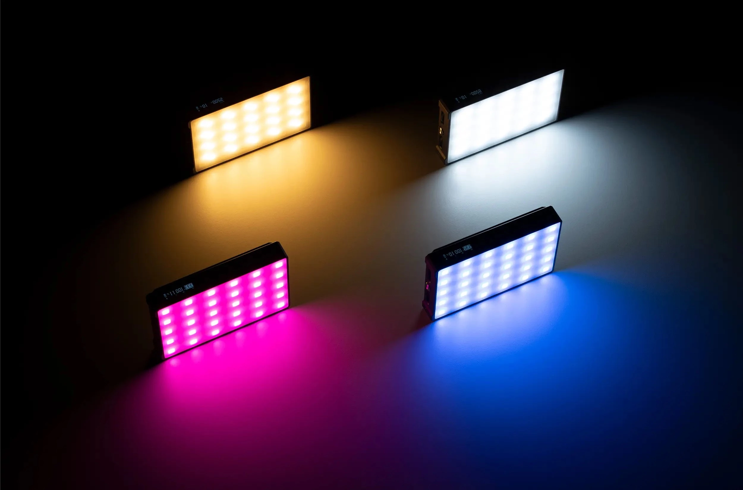 Крупный план комплекта осветителей Godox C5R-K8 Knowled RGB Creative LED 8-Light Kit